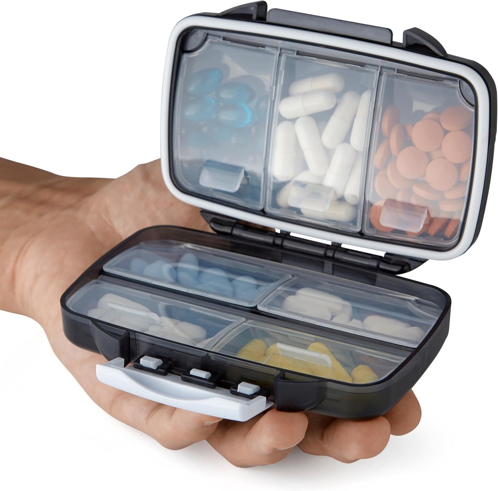 Travel Pill Organizer - Moisture Proof Portable Vitamin Holder med 7 Compartments, Compact Supplement Case for Purse Essential Medicine Kit Fo Traveling Pocket Pharmacy with Labels, Black