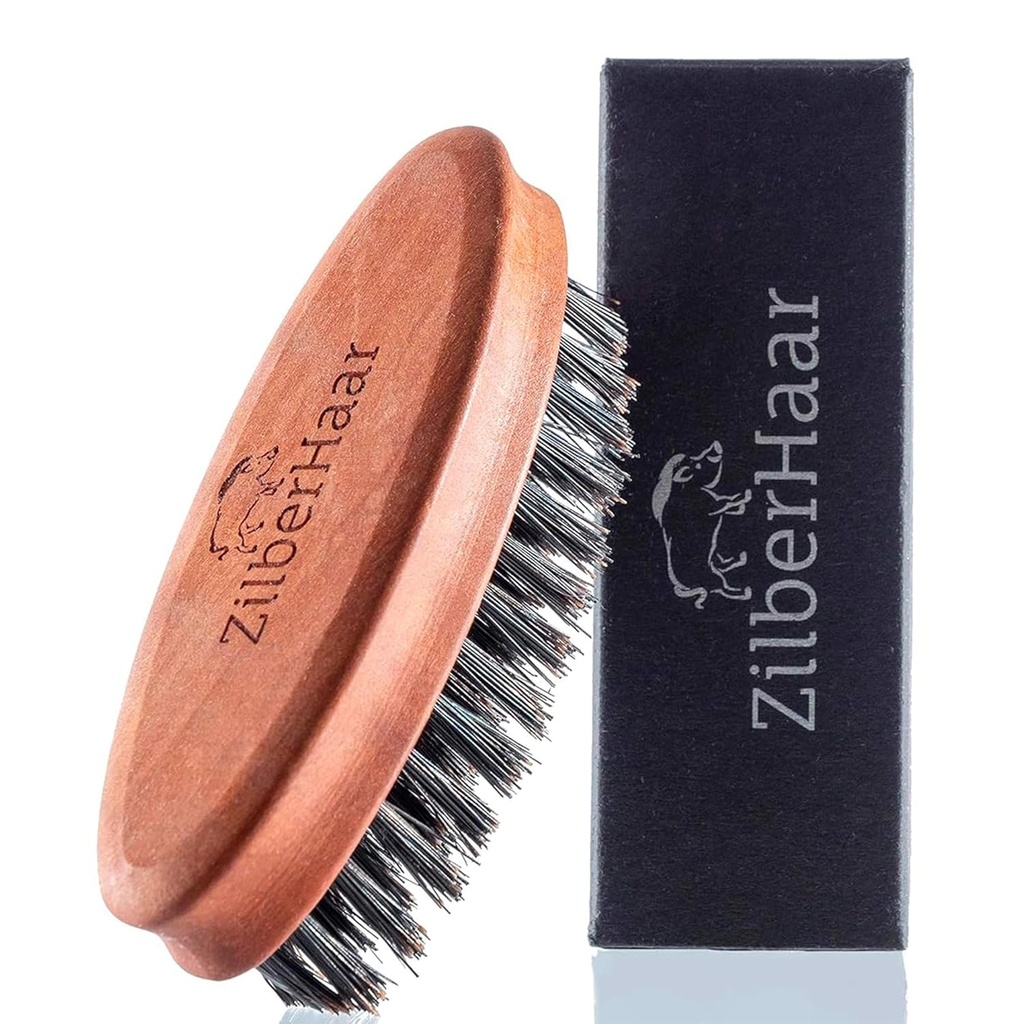 ZilberHaar Pocket Mustache och Beard Brush - Stiff Boar Bristles Small Brush - Perfect Beard Grooming Tool - Relieves skäggklåda - Kort och Medium - Tillverkad i Europa