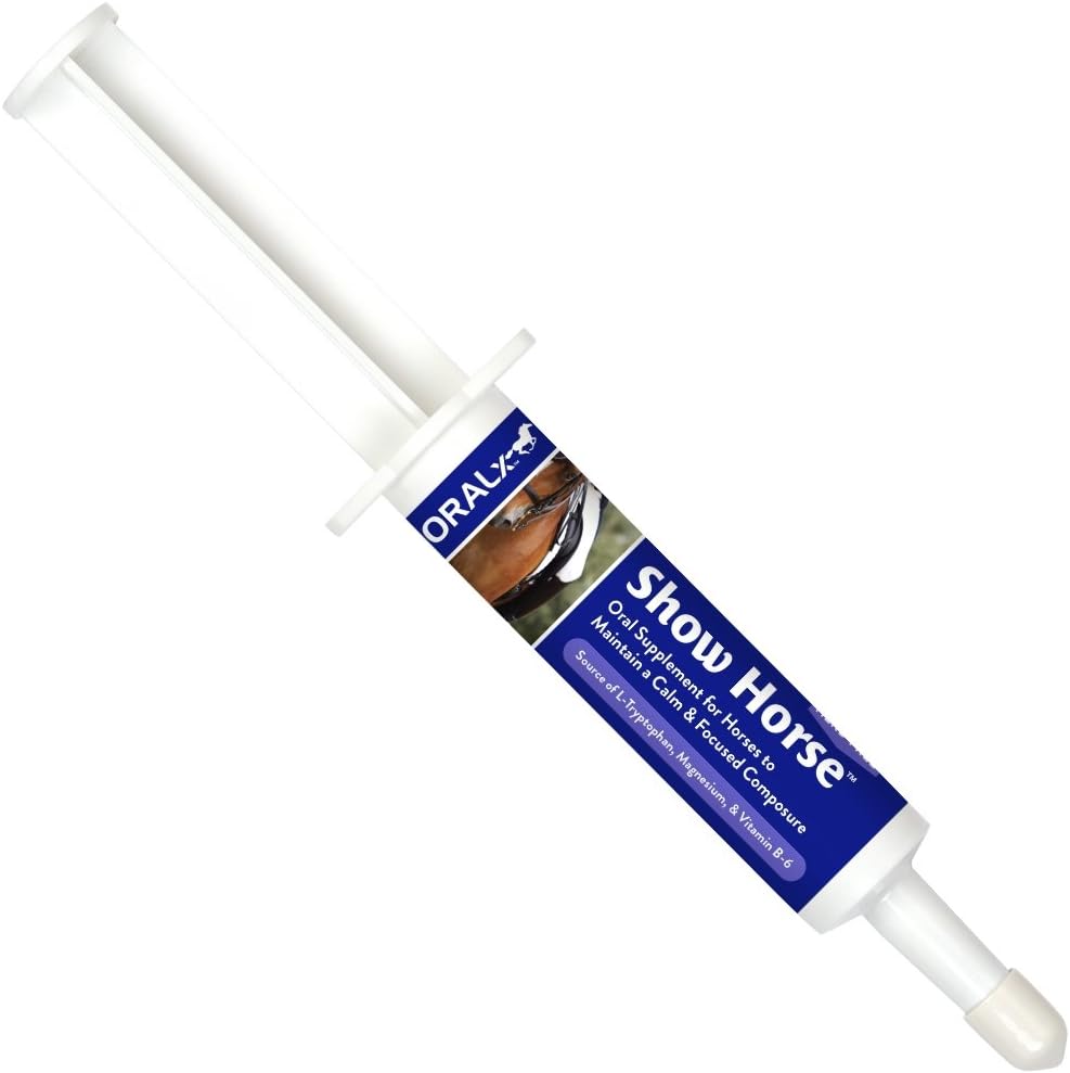 Näytä hevoselle. Herb-free Camming Laste hevosille. L-tryptofaani, vitamiinit ja mineraalit auttavat säilyttämään rauhallisena, keskittyneenä tapahtumien ja kuljetusten aikana. 1,2 Oz, USA-Made.